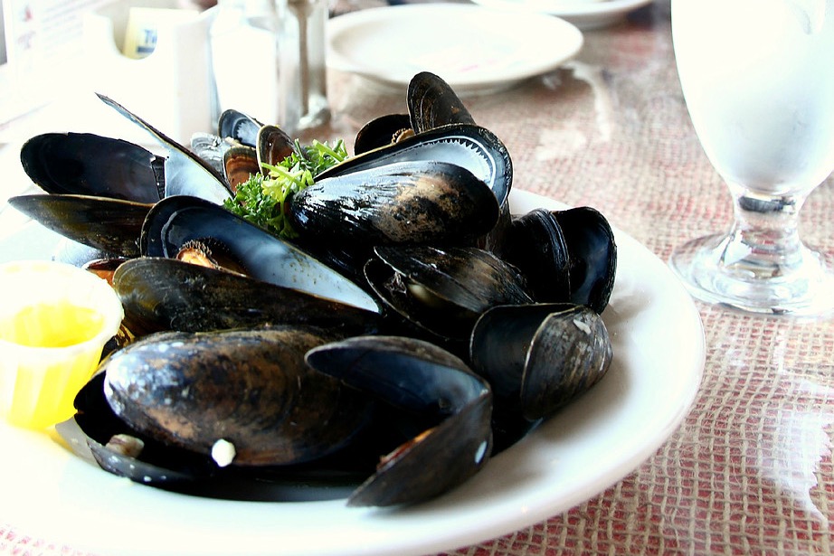 baddeck lobster supper mussels in bowl